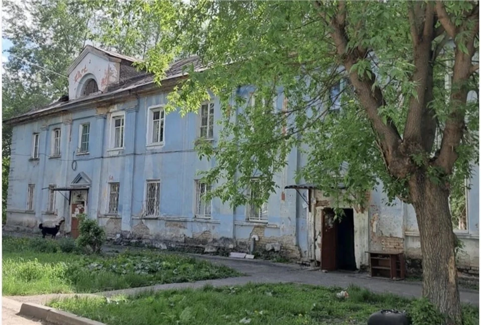 16 семей из аварийного дома в Красноярске переедут раньше срока благодаря вмешательству прокуратуры. Фото: прокуратура.