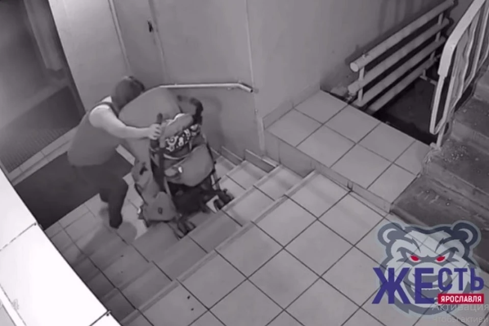 Мать накинулась на больного ребенка с кулаками. Скрин видео тедеграм-канала Жесть Ярославль