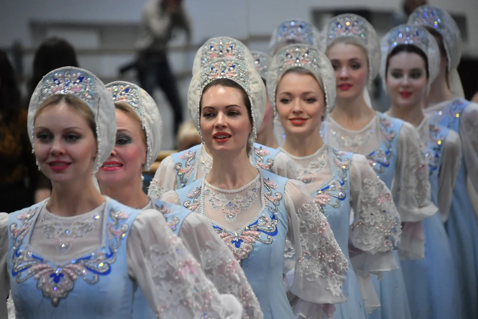 Директора ансамбля "Берёзка" внесли в базу скандального украинского сайта "Миротворец". На фото: выступление ансамбля "Берёзка".