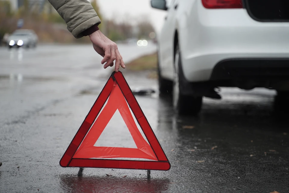 Два авто столкнулись в Кутузовском тоннеле в Москве, движение затруднено