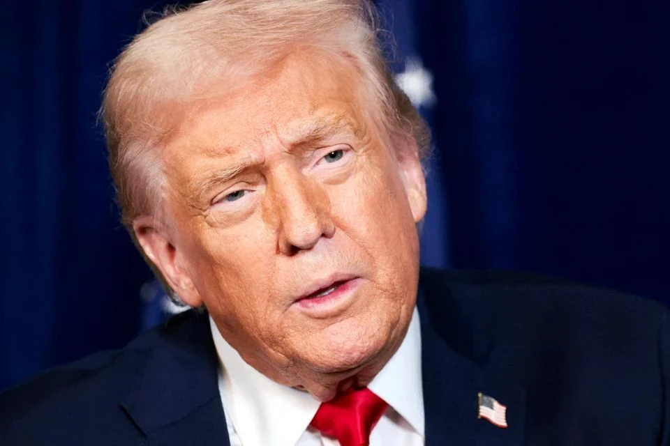 Трамп подписал указ о переименовании озера Онтарио в Америка