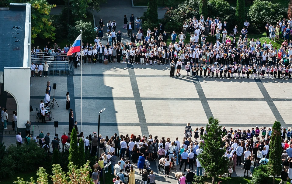 Минпросвещения советует приглашать на линейки 1 сентября участников СВО. Фото: Roman Denisov/GLOBAL LOOK PRESS