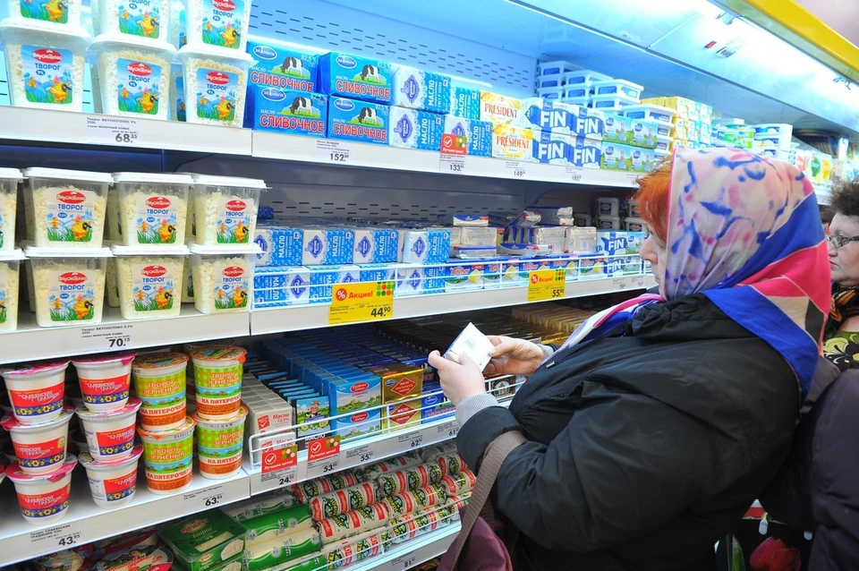 В Омской области повышают цены на социально значимые товары на 70% от оптовой стоимости из-за роста цен на топливо – такие сообщения появились в соцсетях.