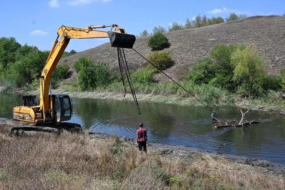 В ДНР продолжают расчистку русел рек в условиях водной блокады. Фото: Владимир Ежиков