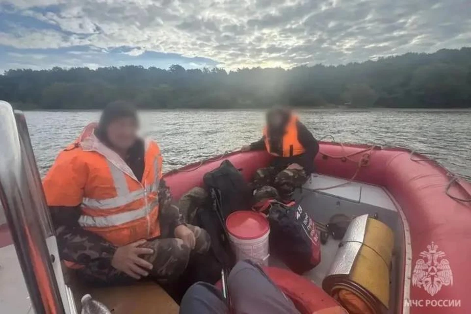 К счастью, этой паре пришлось провести на острове не долгие годы, а всего лишь несколько часов.