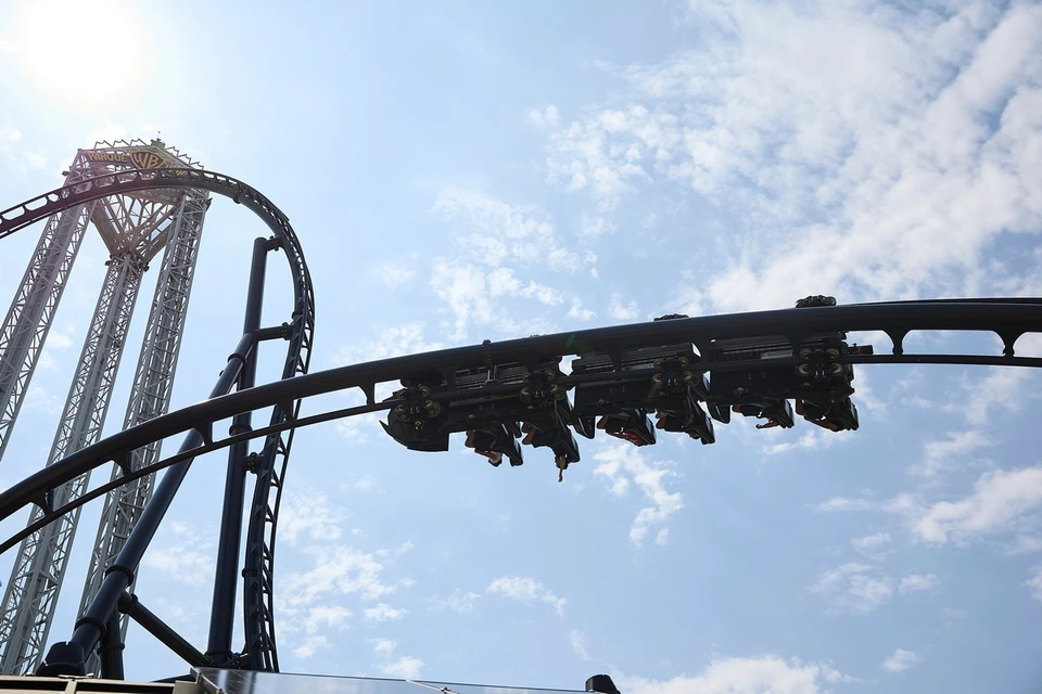 Инцидент произошел 29 августа на аттракционе Batman Gotham City Escape в Parque Warner Madrid. Мужчина получил открытый перелом левой ноги и закрытый перелом правой. Фото: JesúS HellÃÂN/Keystone Press Agency/Global Look Press