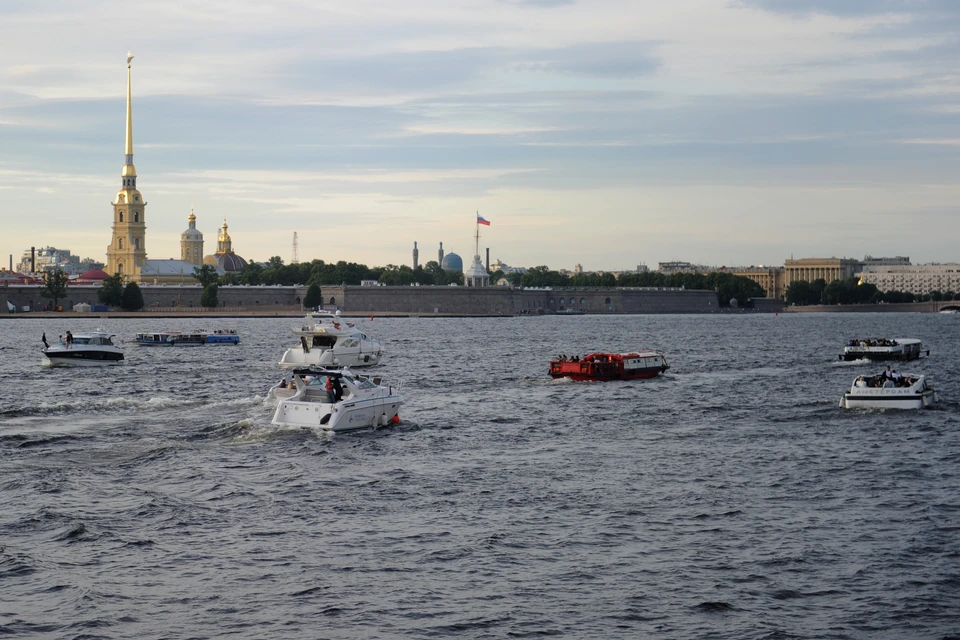 Двое из мужчин привлекли к ответственности за нарушение правил плавания.