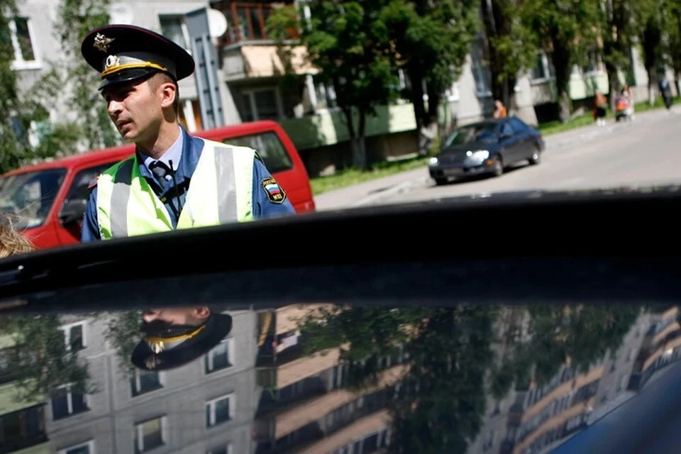 Водителям разрешил предъявлять права и СТС в Мах наравне с бумажными документами