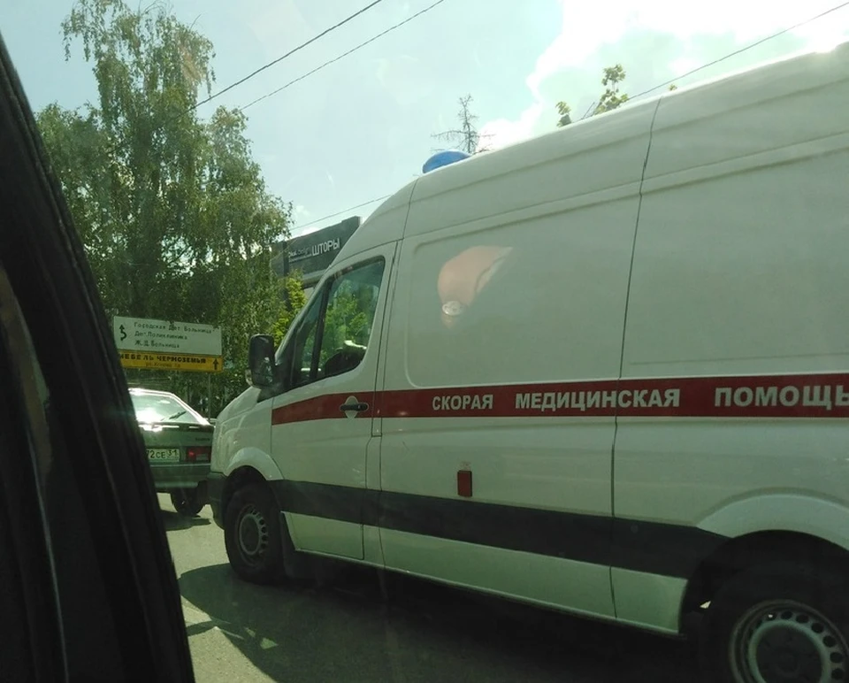 «Скорая» доставляет пострадавшего в больницу Белгорода