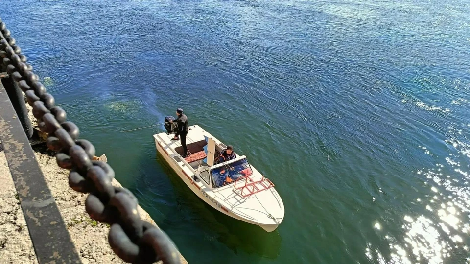 В Красноярске продолжают искать двух пропавших на воде мужчин. Фото: КГКУ "Спасатель".