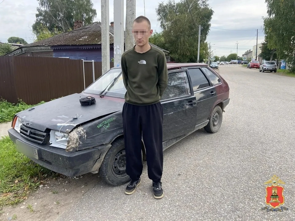 Экспертно-криминалистический центр подтвердил наличие 35,7 грамма марихуаны в свертках из сумки водителя. Фото: МВД Тверской области.