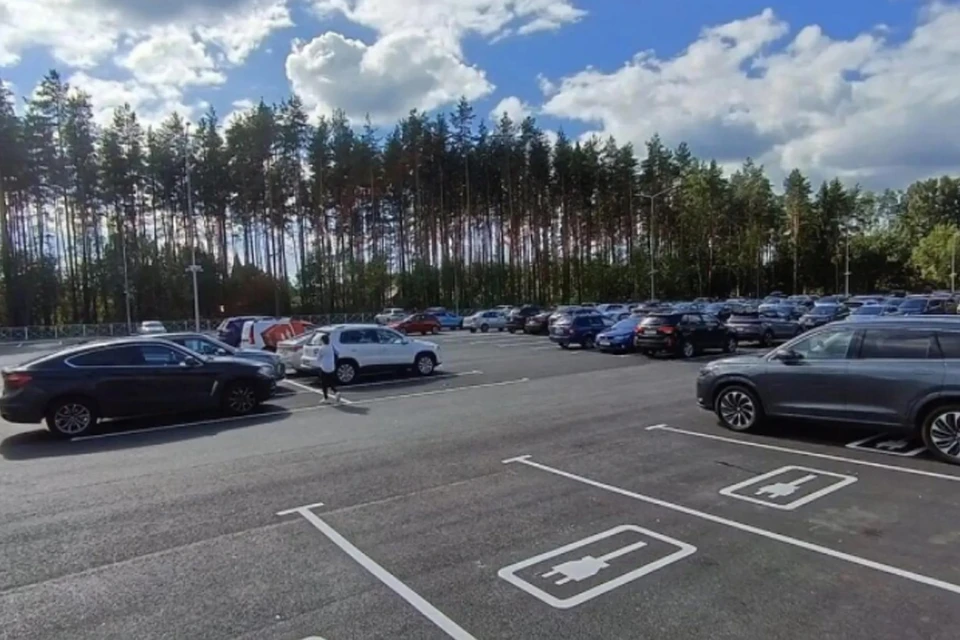 Парковка у онкоцентра открылась несколько месяцев назад. Фото: max.ru/passtransportspb/AaBrc60sD14