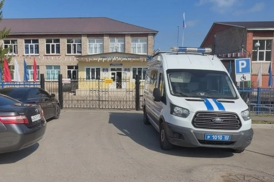ЧП произошло 2 сентября в гимназии села Кушнаренково. Фото: "Честный репортаж"