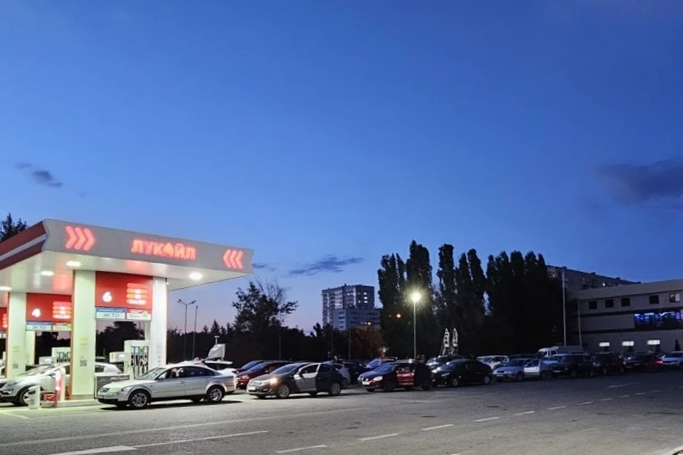 Очереди на заправках Волгограда растут