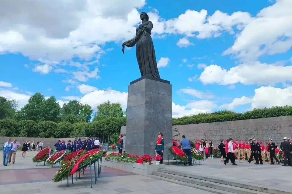 В Петербурге в День памяти жертв блокады проходят памятные мероприятия. Фото: Елена Цунаева