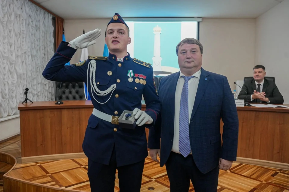 Болдакин наградил ульяновских спасателей за отличную службу. ФОТО: администрация Ульяновска