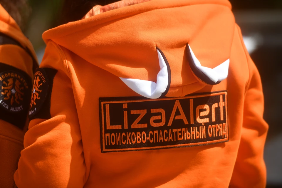 Поиски людей не прекращаются.