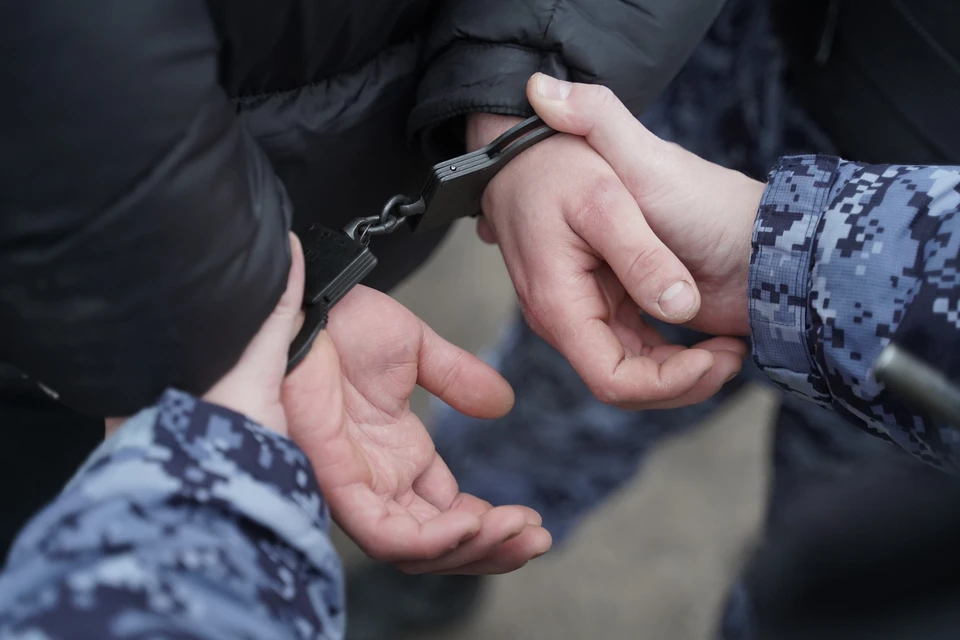 Голый мужчина задержан в банке на западе Москвы