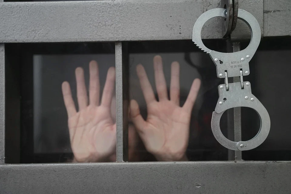 Жительница Польши может попасть в тюрьму из-за найденного комода с деньгами