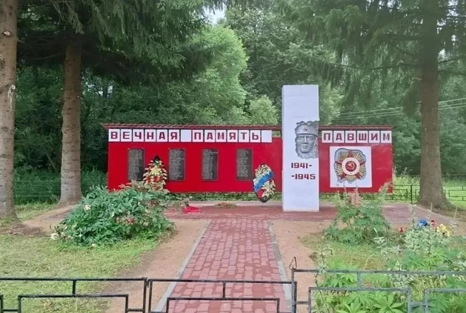 Благоустройству мемориалов уделяется большое внимание.