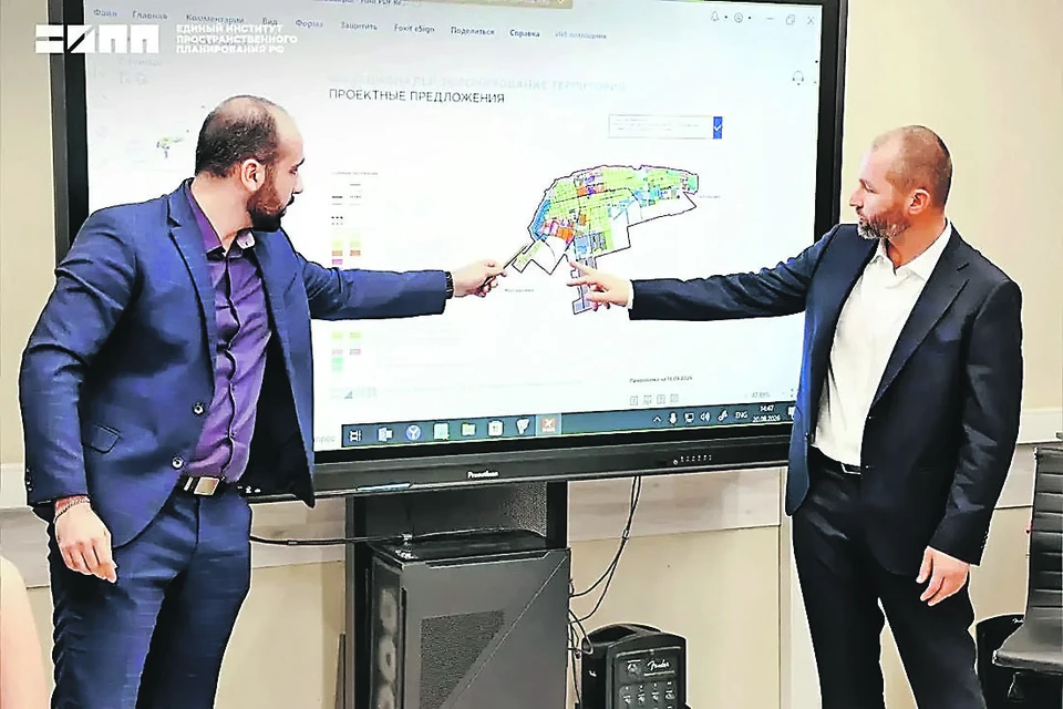 В Москве глава Каховского округа Павел Филипчук (справа) участвовал в защите генплана города. ЕИПП