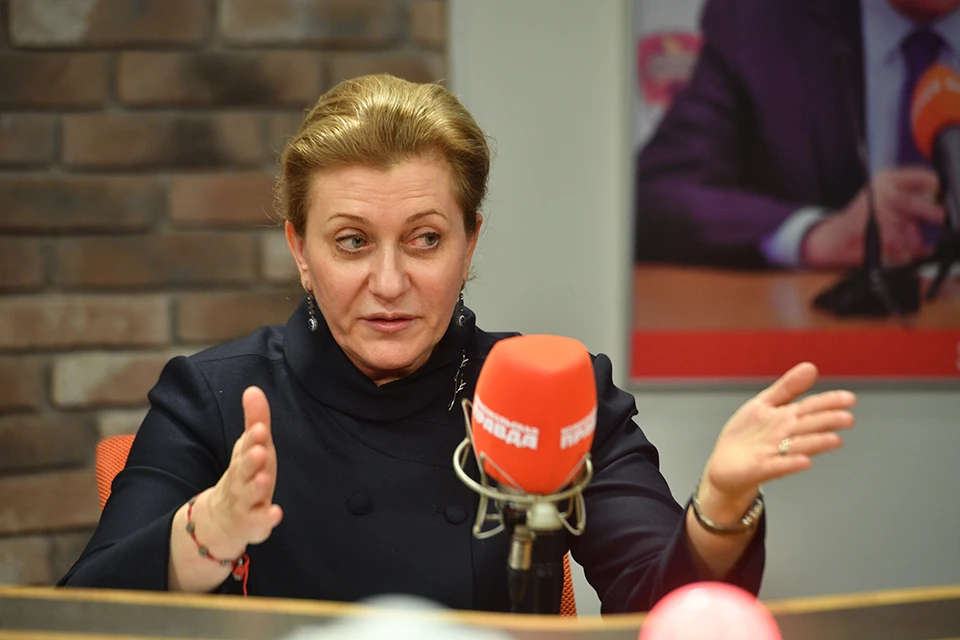 Попова рассказала об усилении контроля на границе для предупреждения риска Эболы.