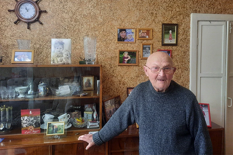 Именнник радушно встретил журналистов, поделившись своими воспоминаниями. ФОТО: Алексей Смирнов «КП»