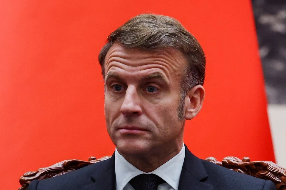«Мы дойдем до конца»: Макрон решил додавить Евросоюз по закону о запрете соцсетей детям