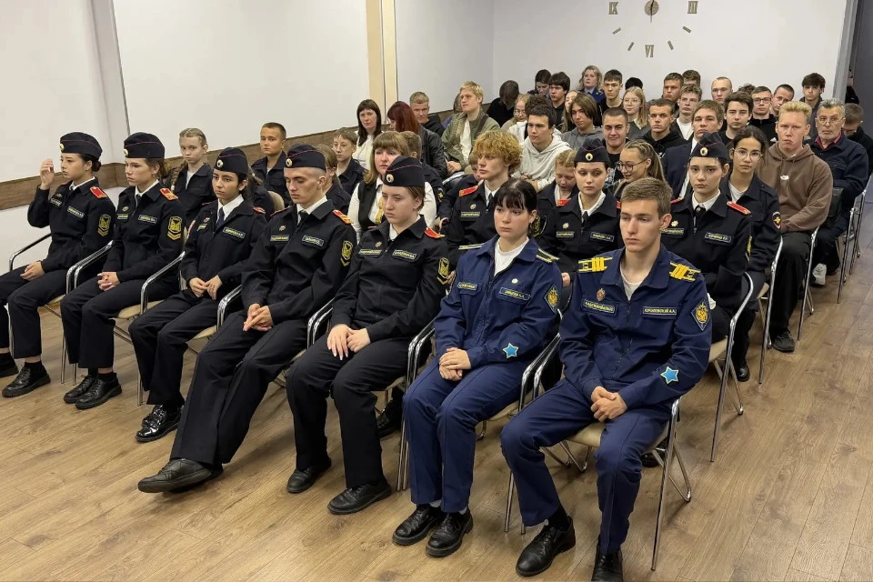 Студенты и ученики тверских кадетских классов ФСБ, СУ СК, МВД России посмотрели фильм про геноцид. Фото: предоставлено ГТРК «Тверь»
