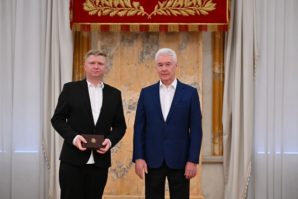 Сергей Собянин вручил награды города Москвы медикам клиник, оказывающим помощь жителям ДНР и ЛНР в составе выездных мультидисциплинарных бригад. Фото: Владимир Новиков/Пресс-служба мэра и правительства Москвы.
