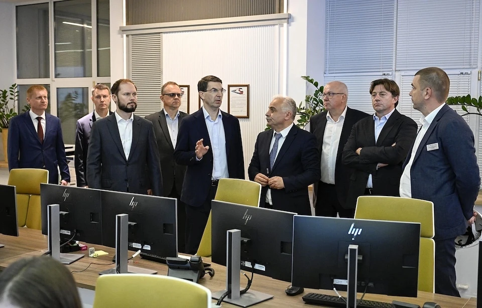 Полпред Президента РФ Игорь Щёголев, глава региона Виталий Королев и президент «Эксмо-АСТ» Олег Новиков запустили вторую очередь «Парето-Принт».