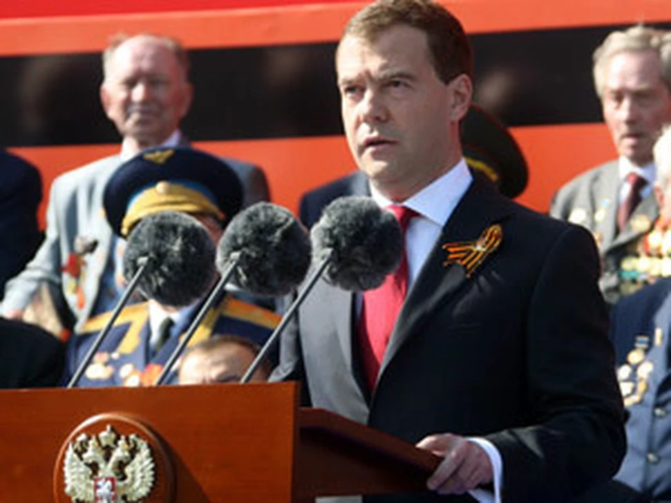 Дмитрий Медведев выступил на военном параде