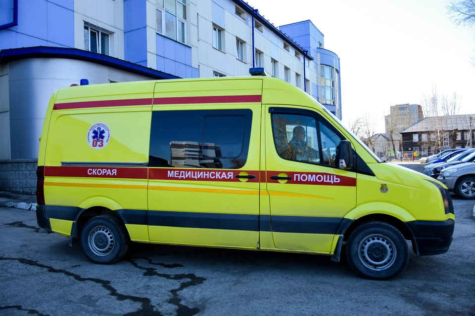 Пострадавшую учительницу увезли в больницу.