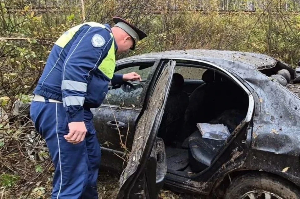 Автомобиль Hyundai улетел в кювет и перевернулся. Фото: Госавтоинспекция по Свердловской области