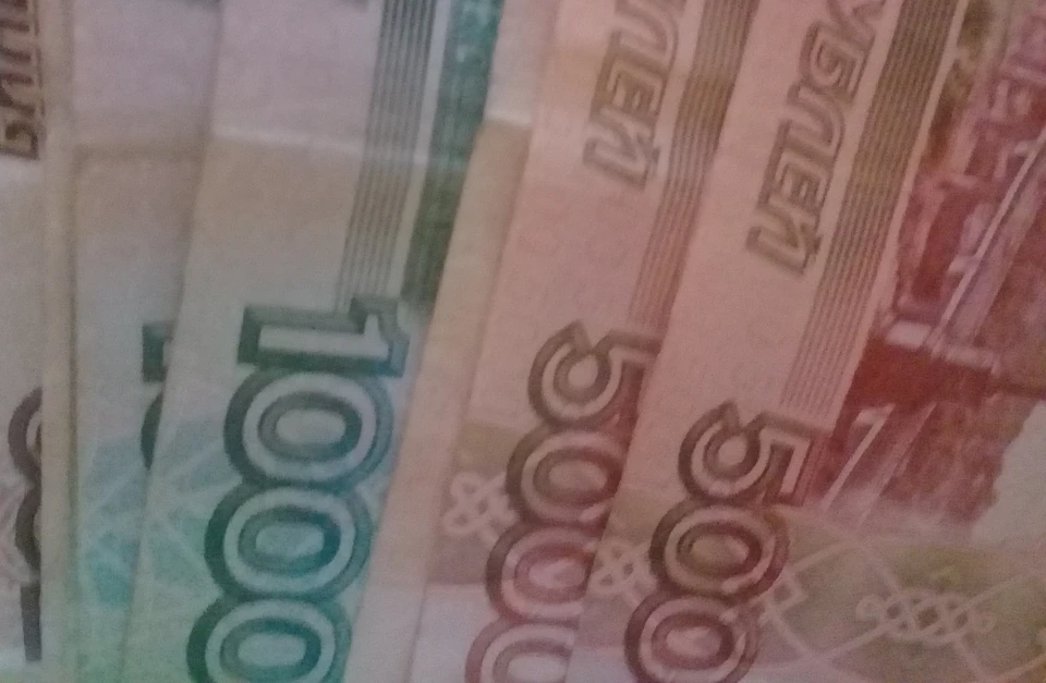 Главное условие для получения выплаты: доход на каждого члена семьи не должен превышать 22 077 рублей (полтора прожиточных минимума), а долгов по алиментам быть не должно.