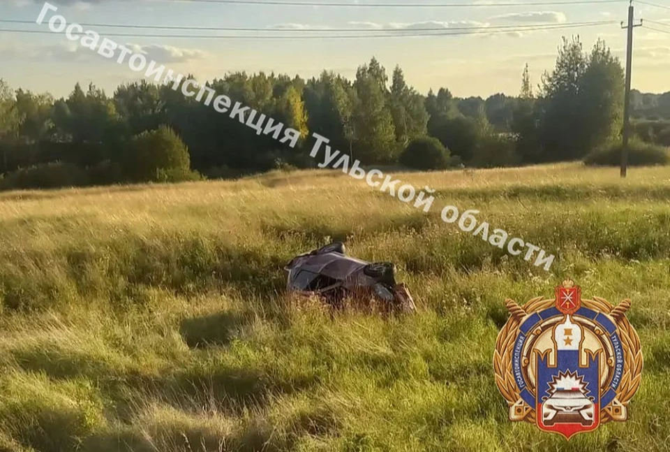 В Кимовском районе автоледи на машине Lada перевернулась в кювет.