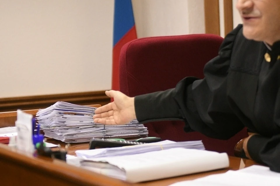В суде он признал, что на самом деле не был свидетелем передачи денег