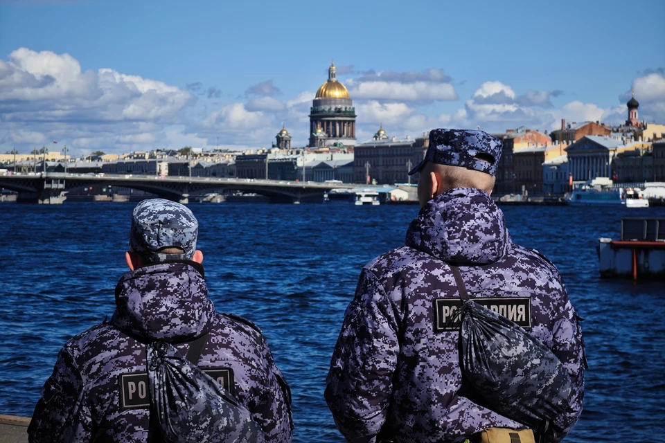 Спасенного мужчину забрали врачи.