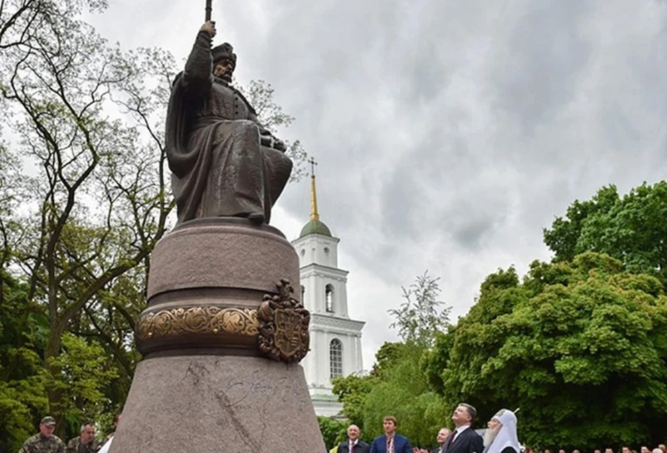 Памятник украинскому гетману-предателю Ивану Мазепе в Полтаве Фото: Николай Лазаренко/ТАСС