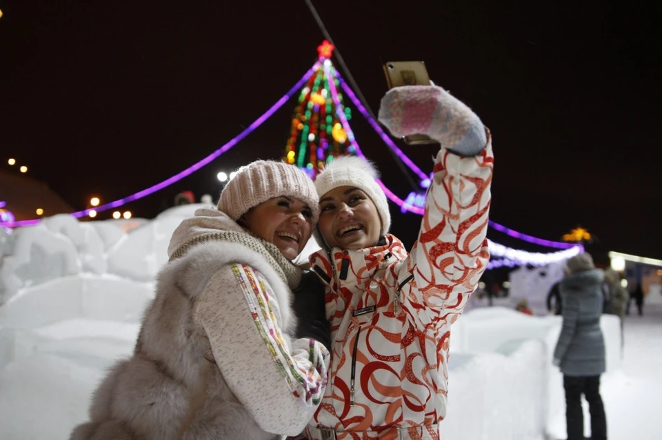 Главную городскую елку на площади Ленина планируют открыть с 23 по 26 декабря