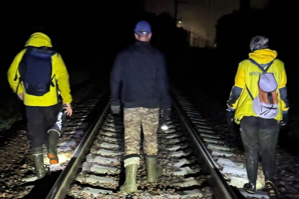 В Тверской области благодаря гудкам поездов нашли пожилого грибника. Фото: группа в соцсетях отряда «Сова».