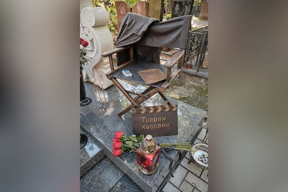 На Кунцевском кладбище в Москве открыли памятник режиссеру и телеведущему Тиграну Кеосаяну.