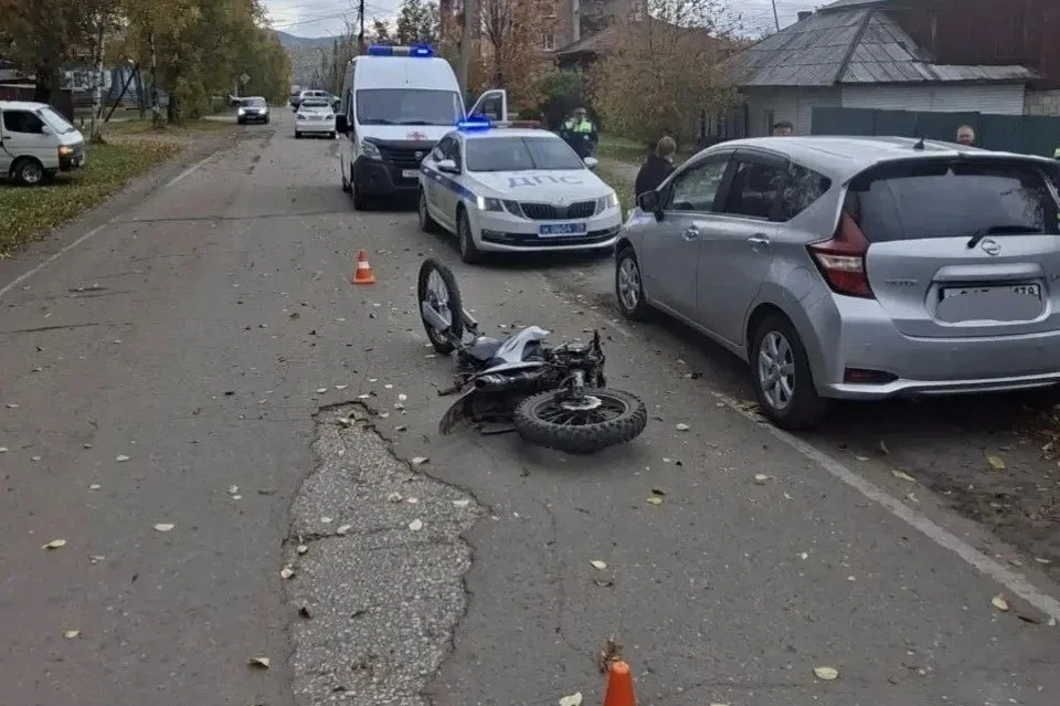 В Слюдянке в ДТП на мотоцикле пострадала 16-летняя девушка