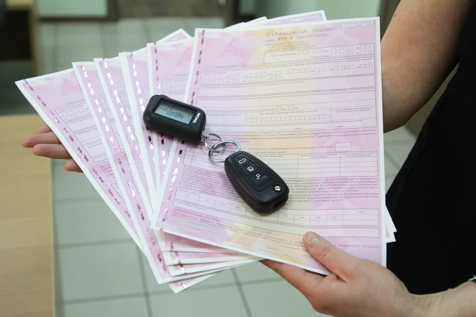 Специалисты Минюста настоятельно рекомендуют оформлять страховые полисы исключительно через официальные сайты страховых компаний или в их стационарных офисах.