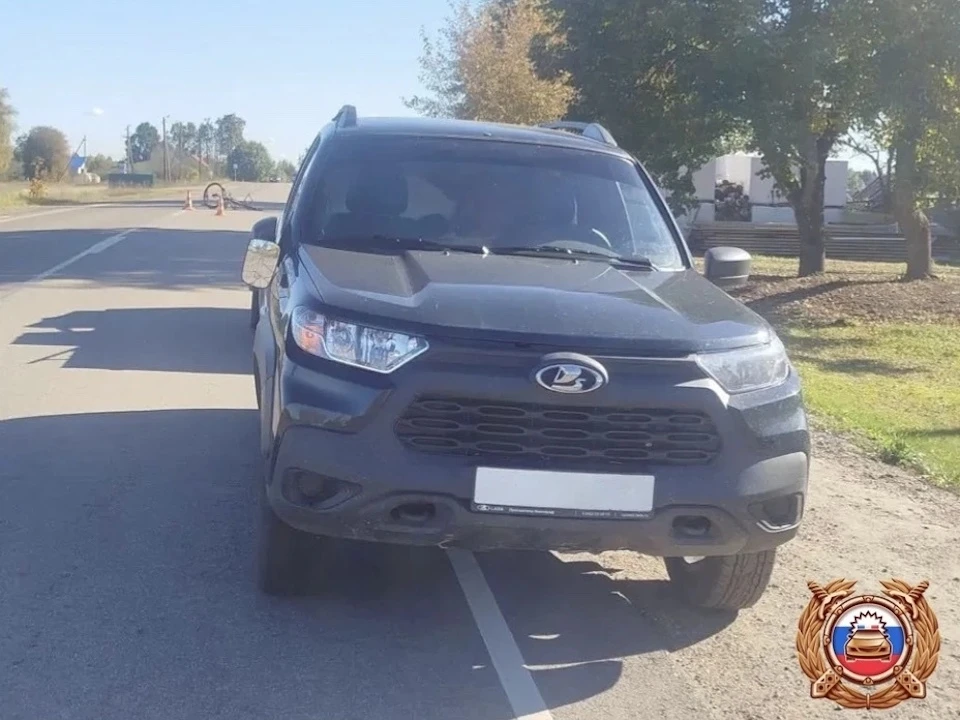 Автомобиль совершил наезд на двухколесный транспорт при попытке велосипедистки повернуть налево. Фото: Госавтоинспекция Тверской области.