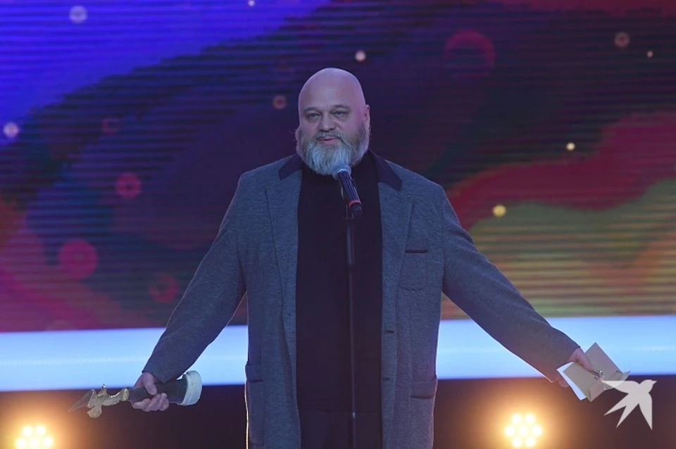 Алексей Федорченко живет и работает в Екатеринбурге
