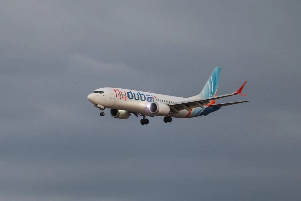 Имя второго пилота компании FlyDubai, который ранил ножом командира воздушного судна и чуть не погубил 180 человек, направив лайнер в пике, до сих пор не раскрывают.