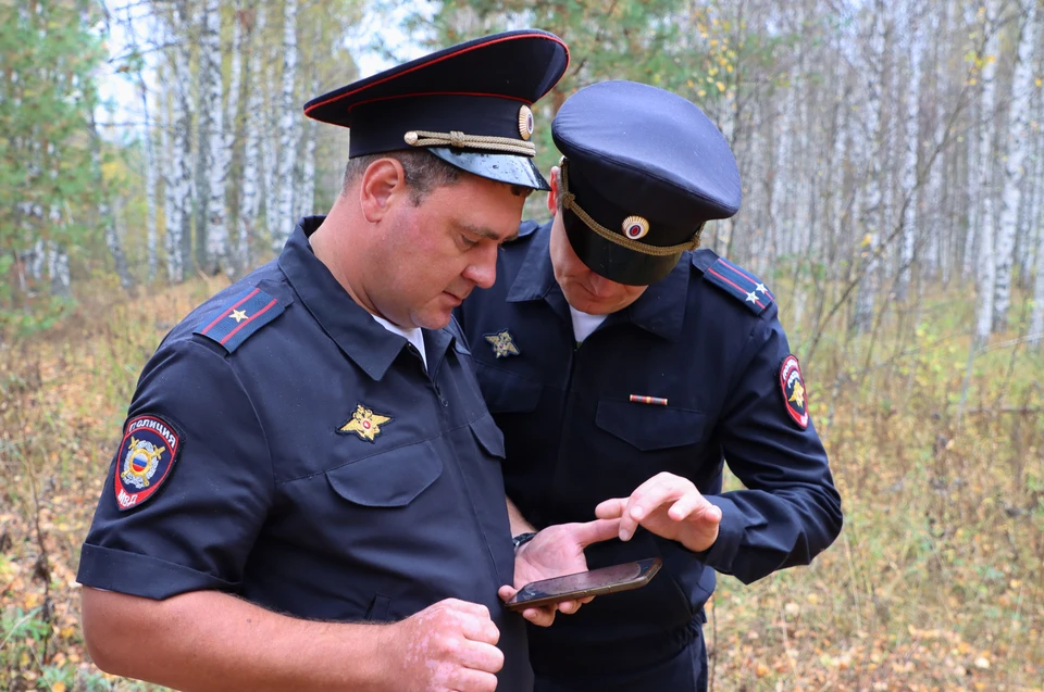 Нижегородские полицейские спасли грибника, вынеся его из чащи на своих плечах.