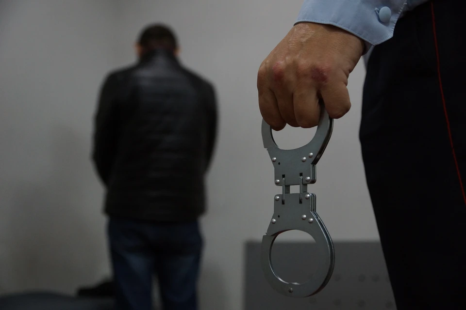 Приговора суда мужчина ожидает под стражей.