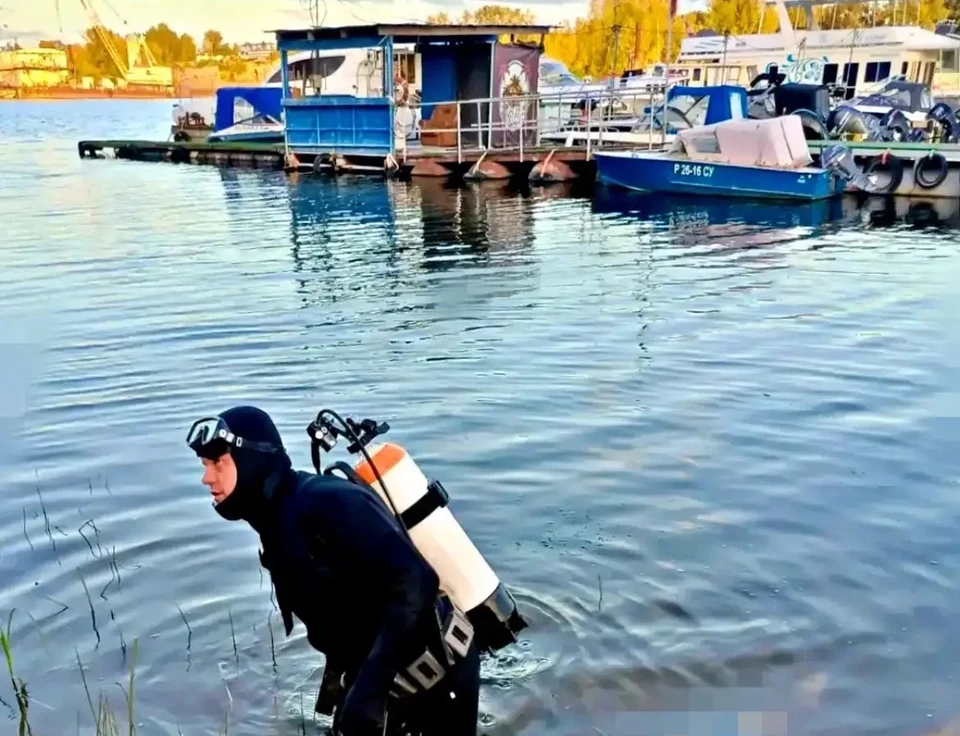 Тело нашли на дне затона у лодочной станции. Фото: ГКУ Служба спасения.